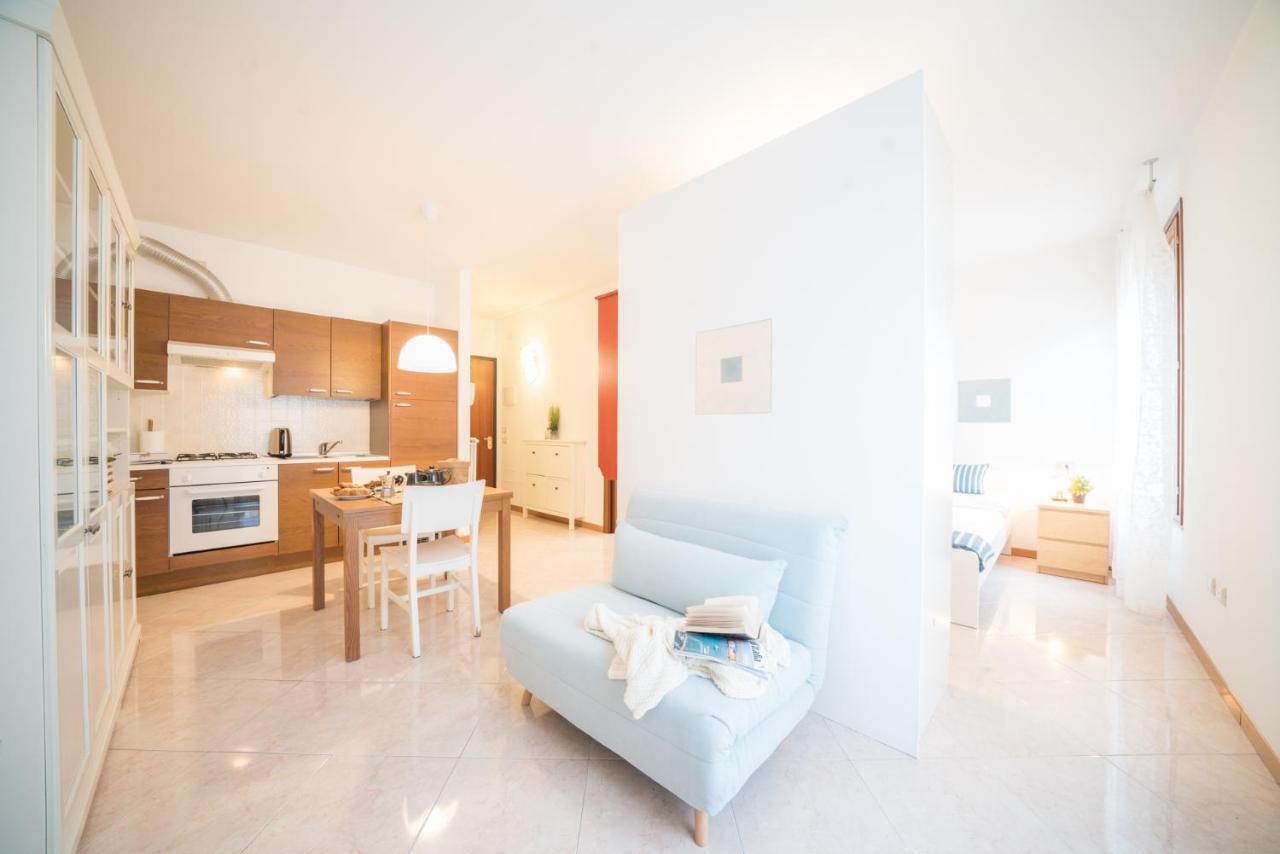 Gardappartamenti Garibaldi City Centre Desenzano del Garda Extérieur photo