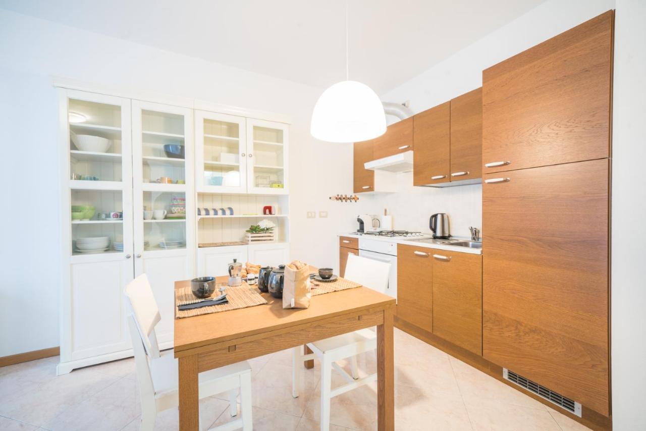 Gardappartamenti Garibaldi City Centre Desenzano del Garda Extérieur photo